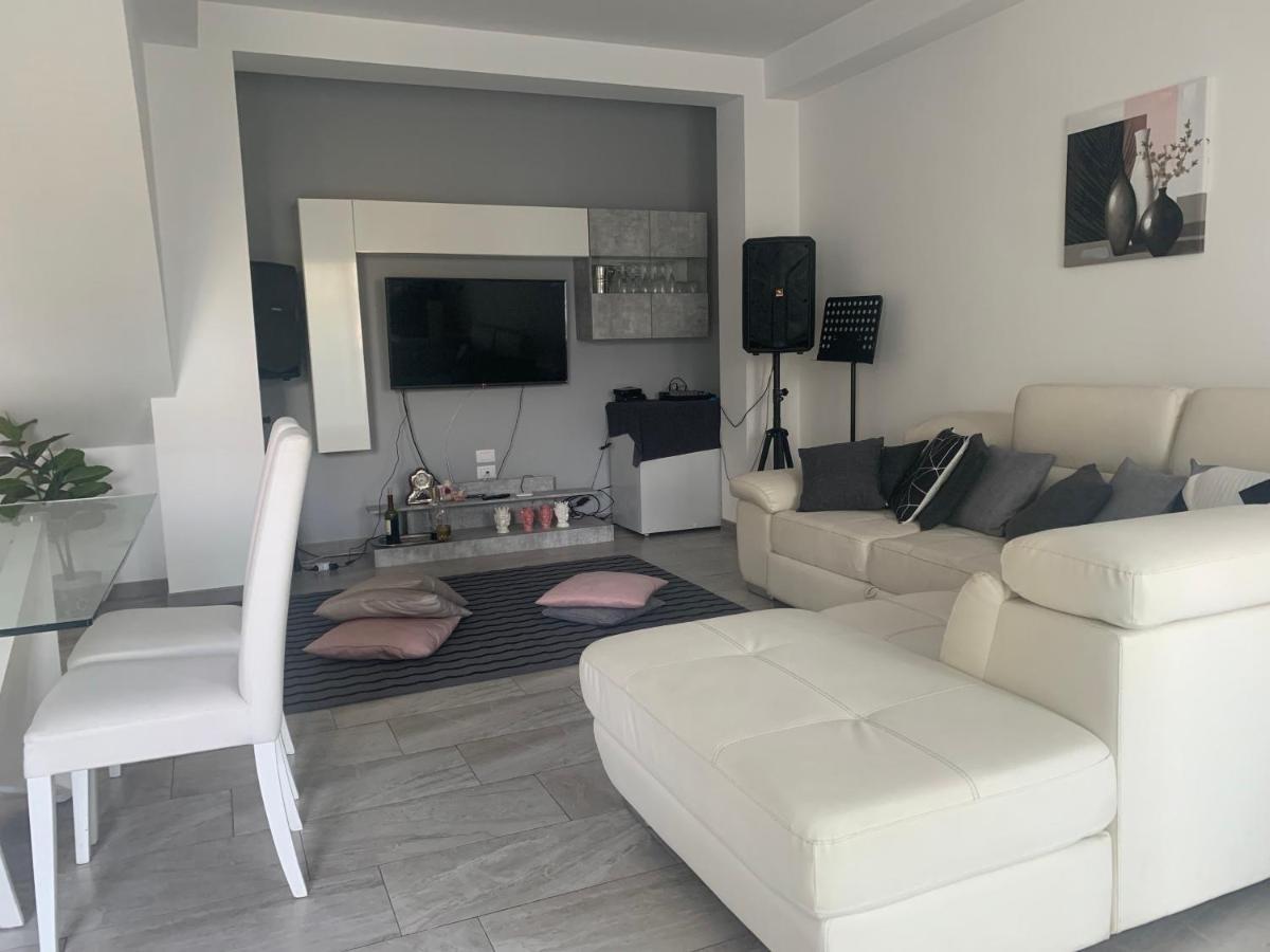 Villa In Affitto Ragalna 外观 照片
